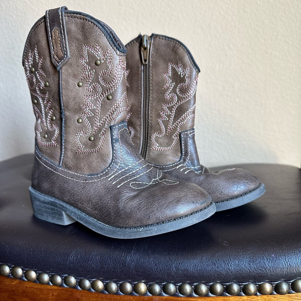 Size 9 little girl brown side zip up Western Cowgirl boots.